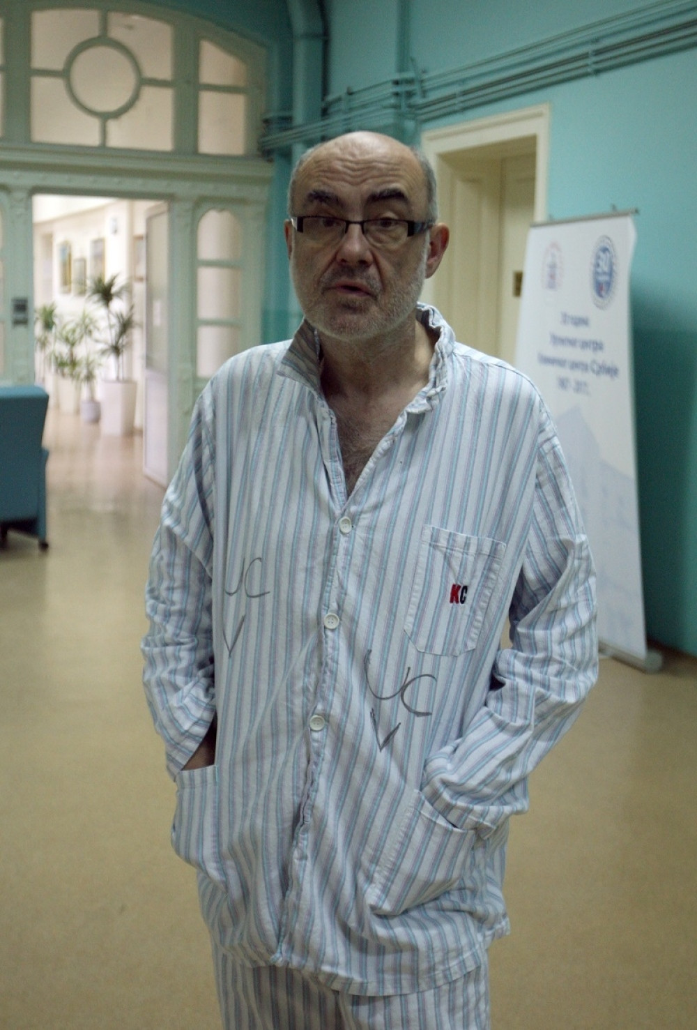 Šutirali su me, samo sam pokušao da zaštitim glavu!