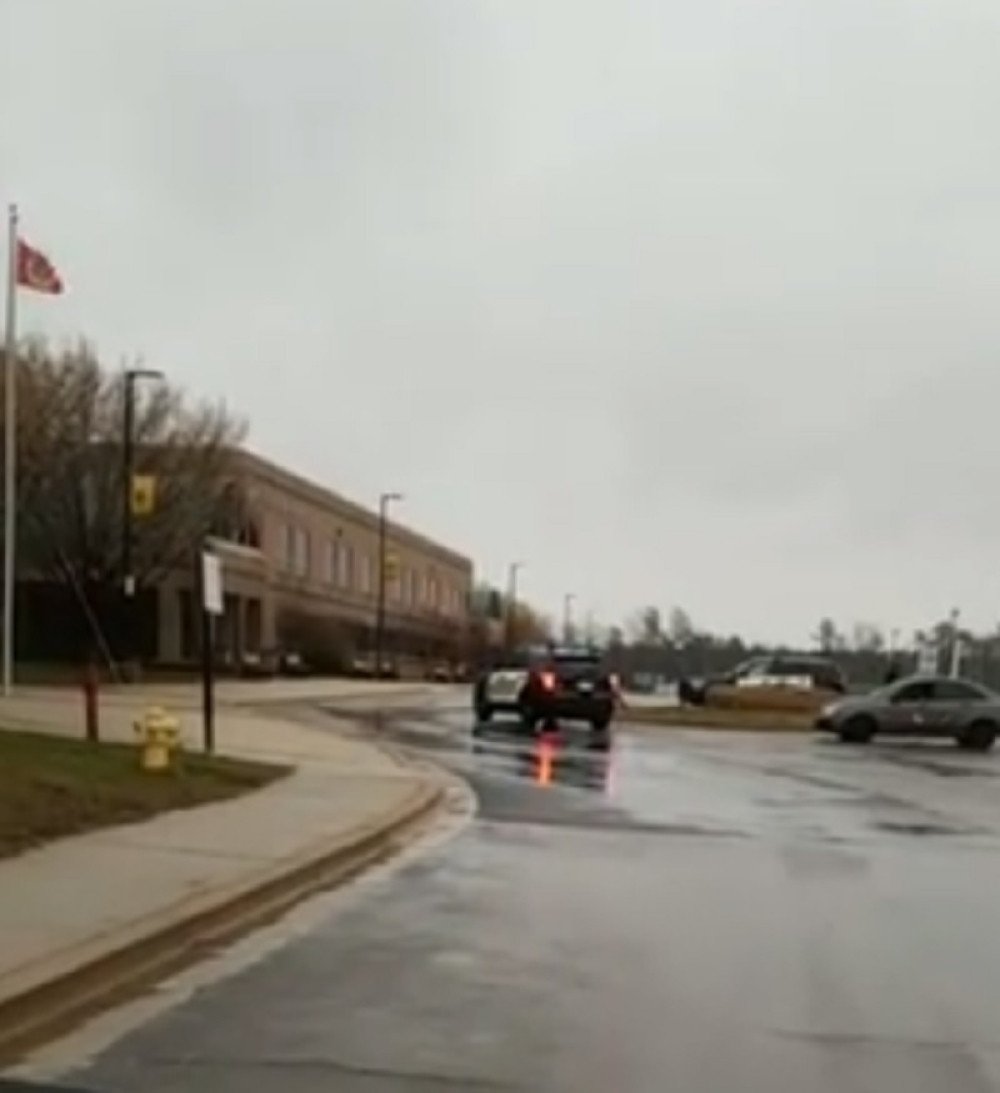 Policajac ubio učenika koji je teško ranio dvoje školskih drugova!  (VIDEO)