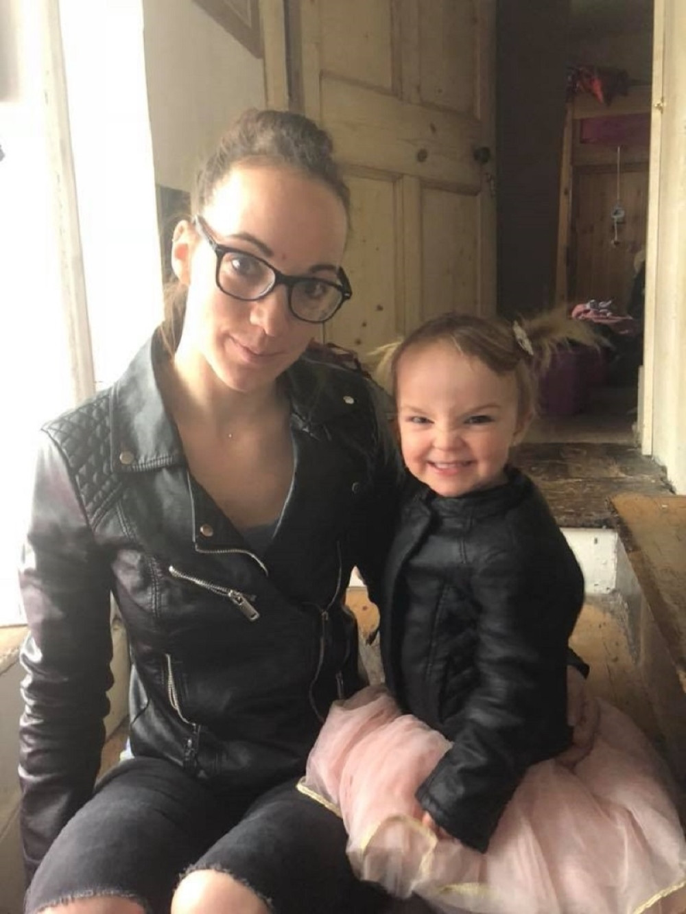 Ostavila dete (3) u kolima na nizbrdici, nije podigla ručnu