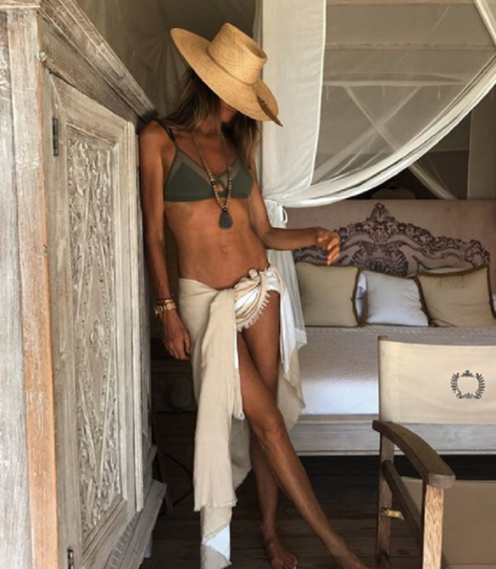 Ona ima 53 godine, a izgleda kao barbika (FOTO)