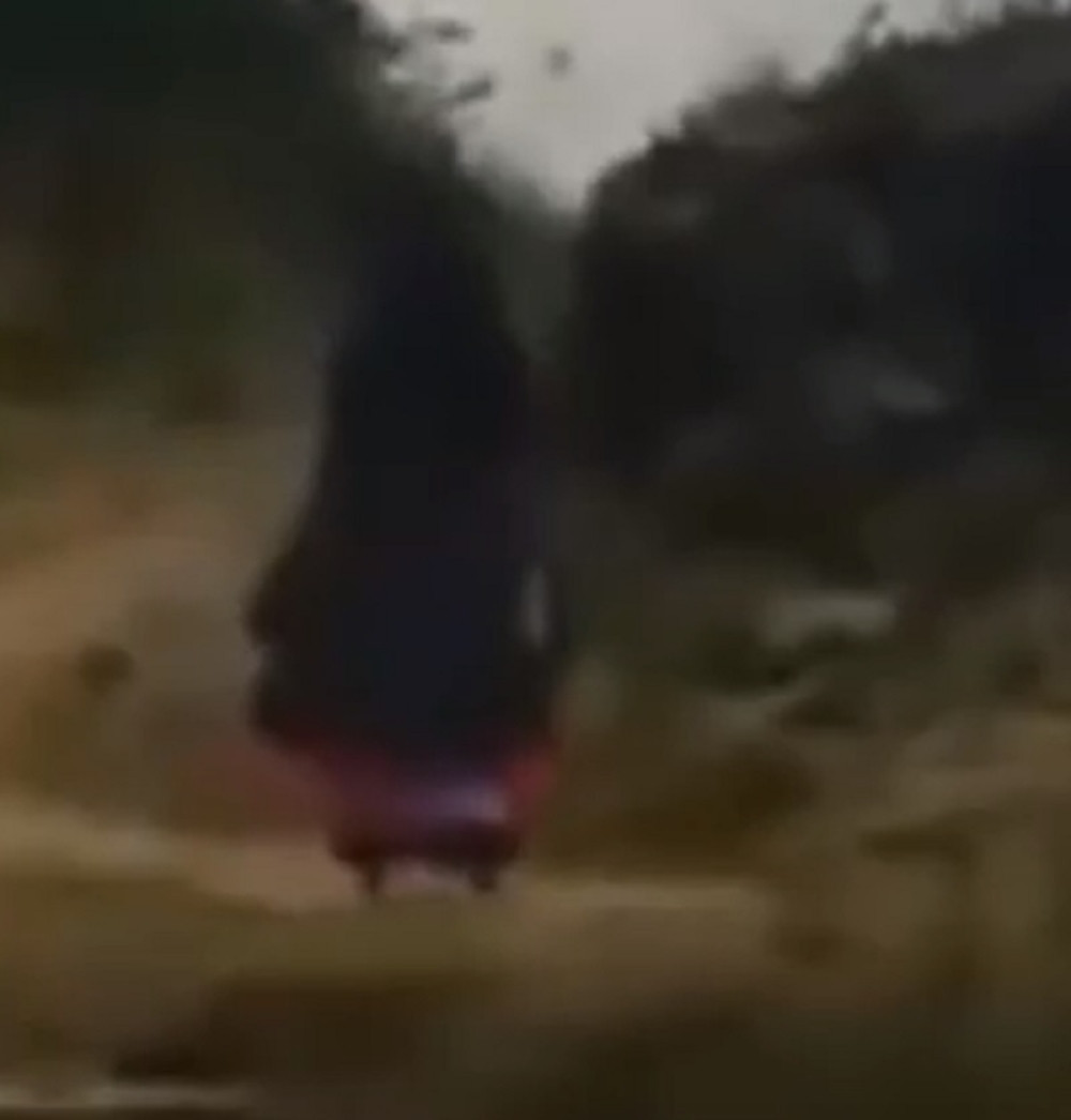 Nešto što liči na ženu u kaputu seje strah na ulicama prestonice