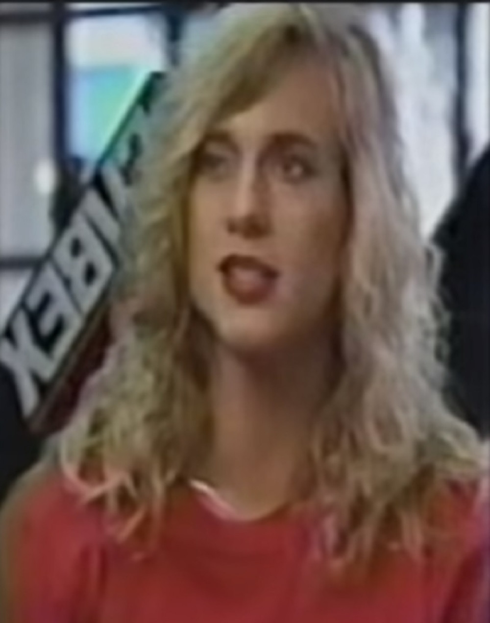 Šokantni snimci nekadašnjeg seks simbola kasnih devedesetih!