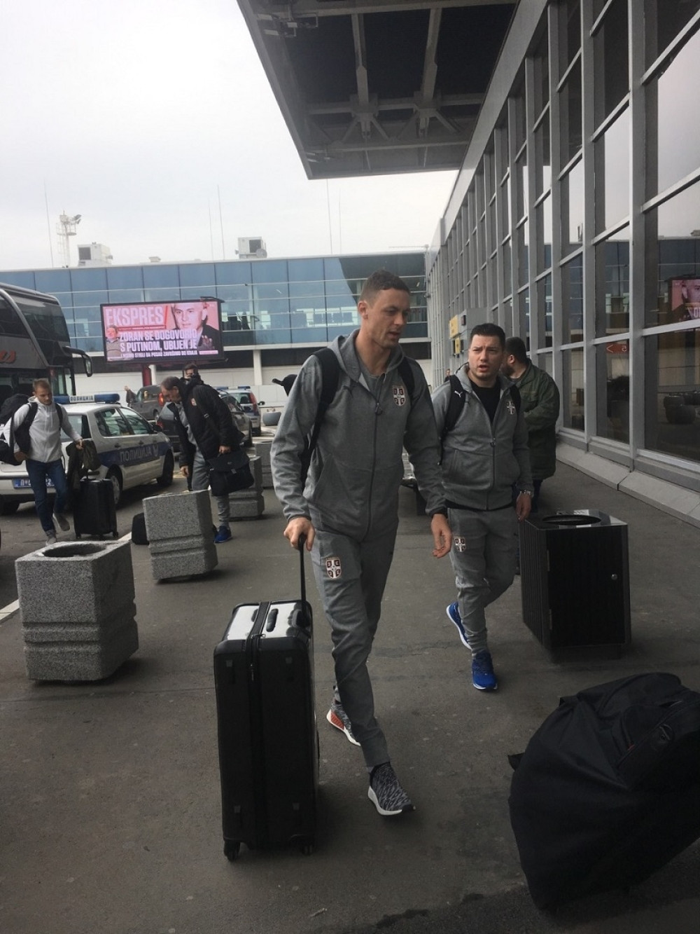 Matić tegli koferčinu, Tadić se hvali novim telefonom