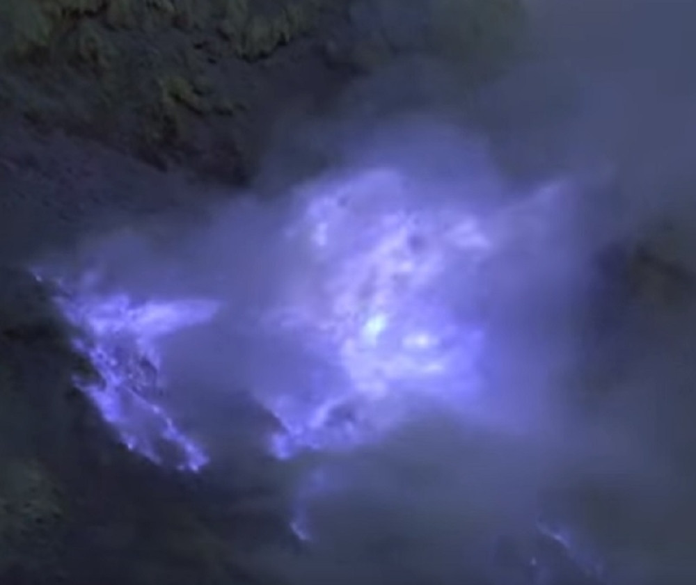 Vulkan izbacuje otrovne gasove, 30 ljudi u bolnici