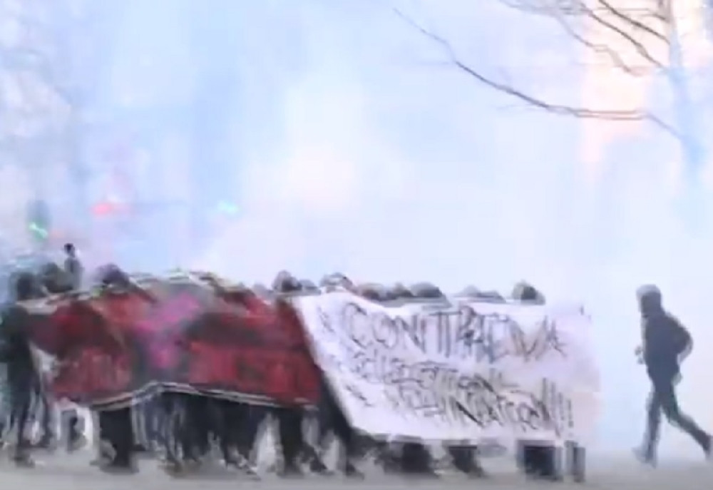 Protesti u Francuskoj, lete suzavci, tuča policije i demonstranata (FOTO+VIDEO)