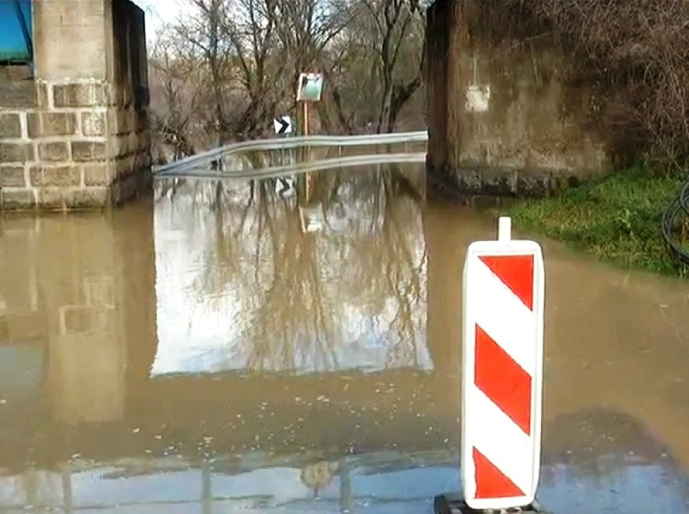 Snažno nevreme potopilo kraljevački kraj, putevi neprohodni, uvedena vanredna situacija!