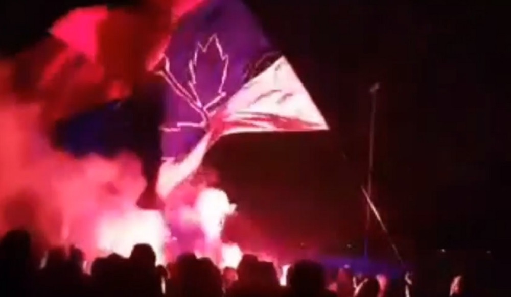 Delije zapalile baklje i krenule na meč sa Kosovom uprkos zabrani!