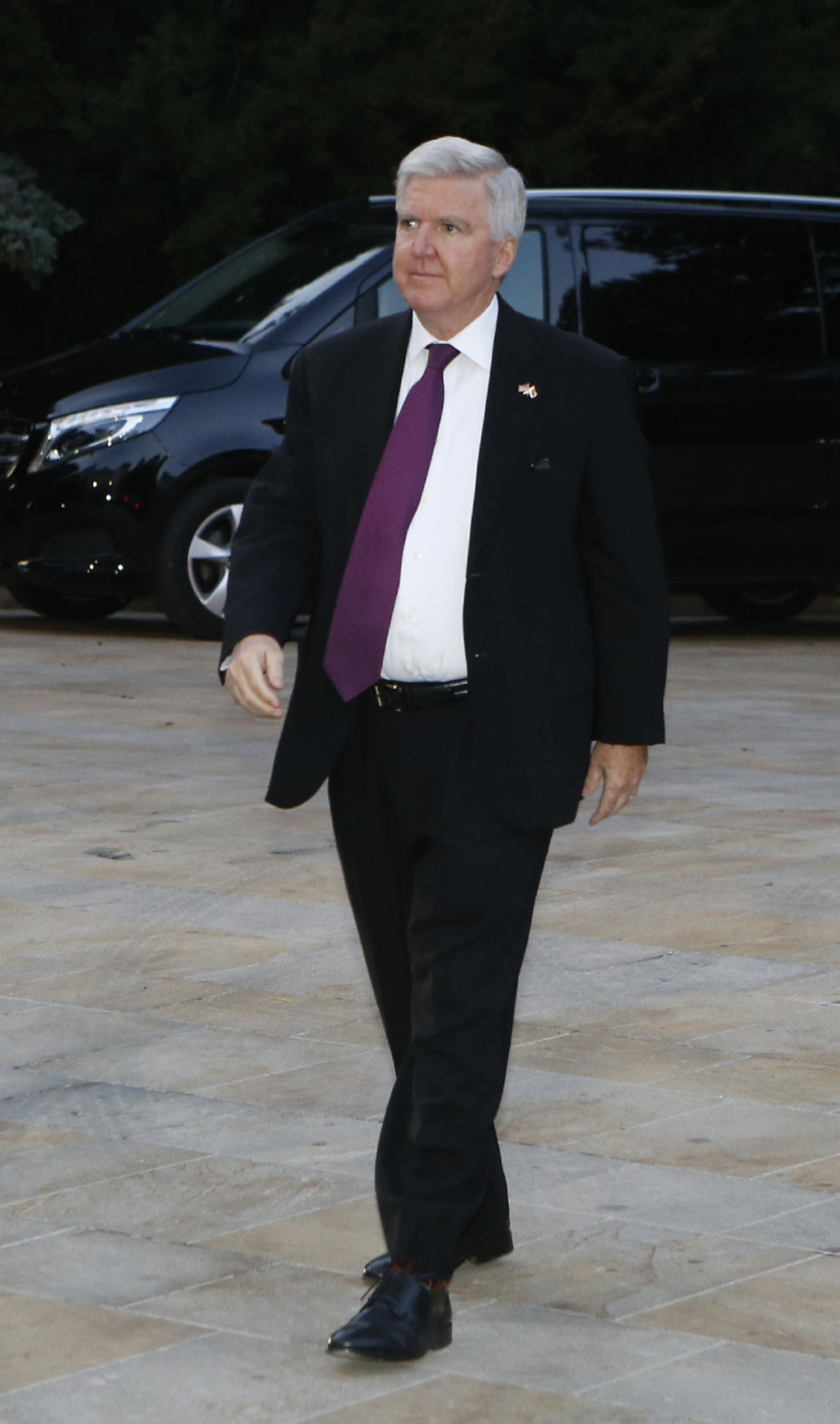 Ambasador Skot otišao u osnovnu školu "Žarko Zrenjanin" pa učenike ponizio na najjadniji način!