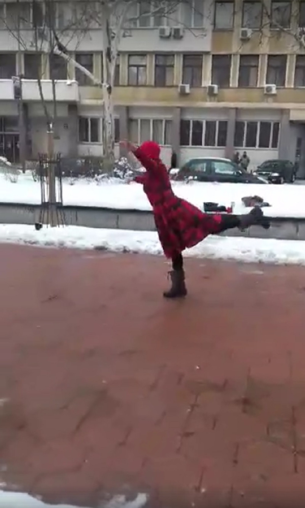 Kineskinja plesom na Trgu Nikole Pašića priziva proleće