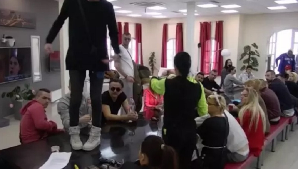 Zbog grubog kršenja pravila hitno stiglo pismo Velikog šefa!