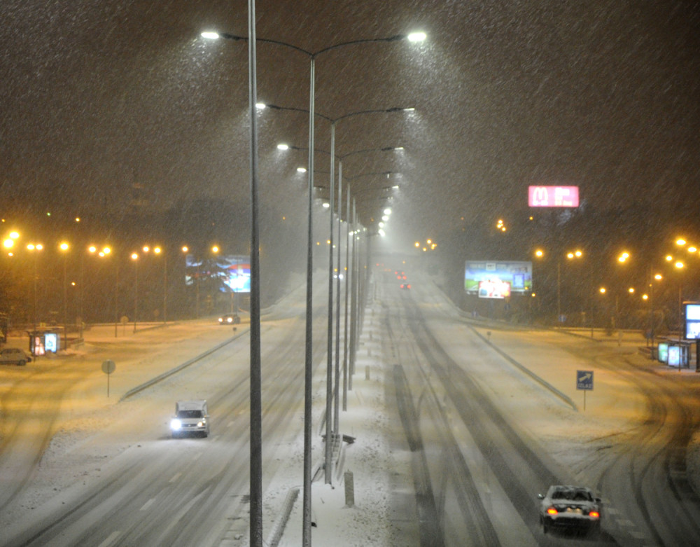 Vozači, čuvajte se zbog snega na putevima!