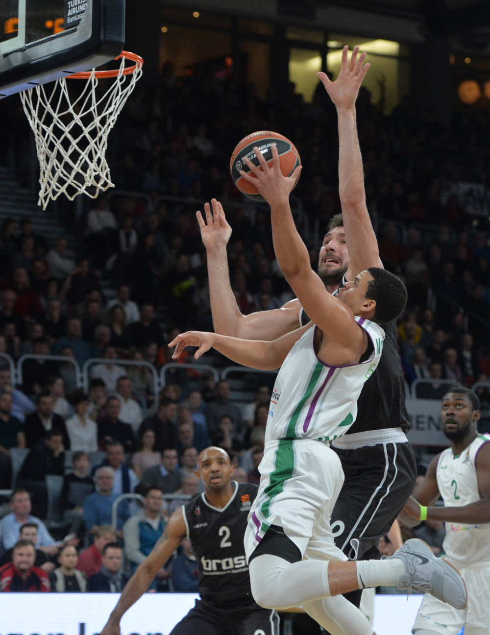 Musliju slatka kafa posle pobede nad Unikahom