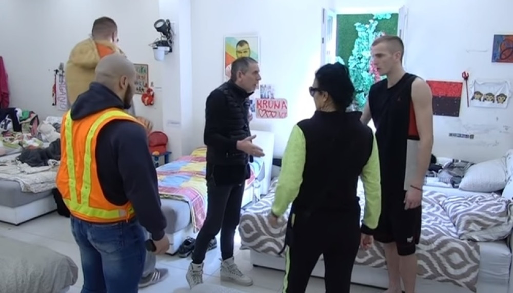 Kija se u sekundi zaletela na Žutog, reagovalo obezbeđenje!