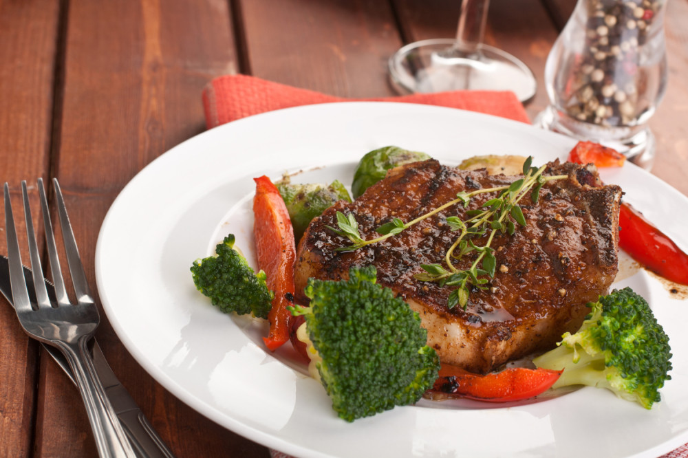 Svinjetina sa brokolijem i paprikom