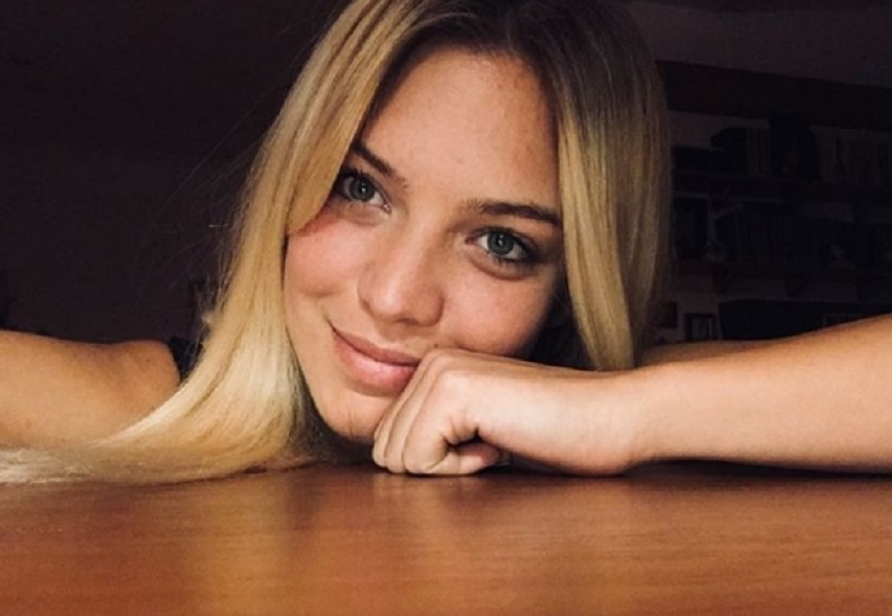 Nikada nećete pogoditi čija ćerka je ova lepotica!