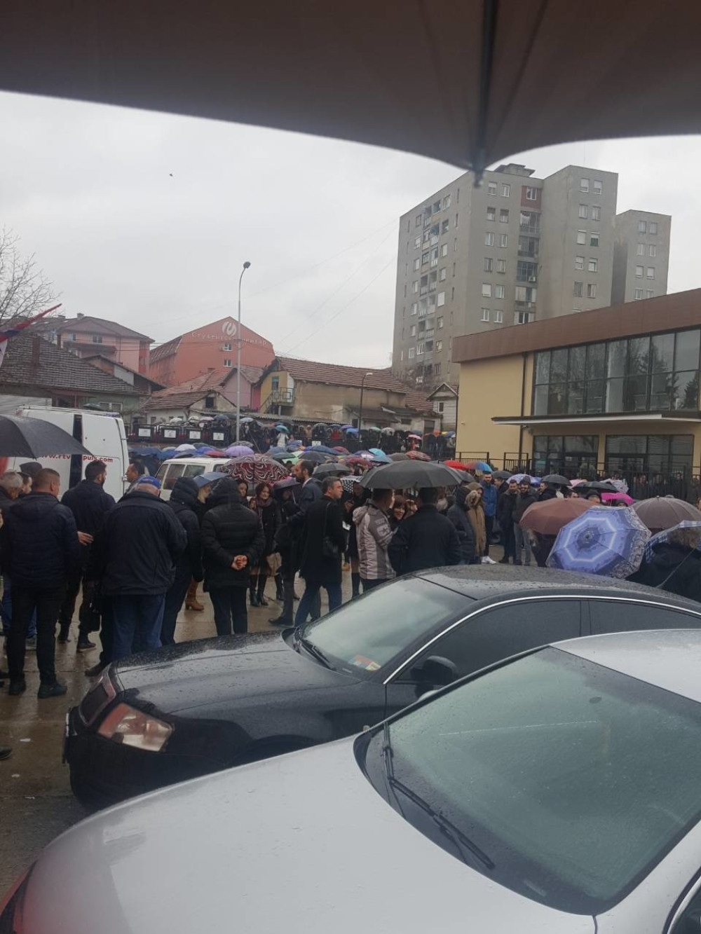 Kontramiting ekstremista u južnoj Mitrovici u vreme Vučićeve posete, spremaju HAOS