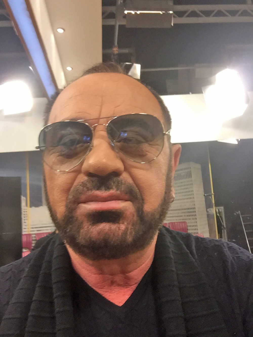 Prva izjava Mileta Kitića posle incidenta! Svukli ga s bine i bacili na pod - pevač do detalja priznao šta se desilo (VIDEO)