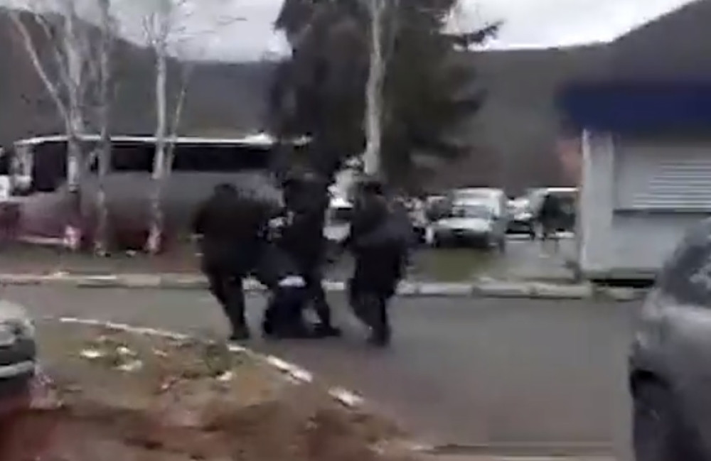 Đurića vukli po asfaltu i psovali Srbe