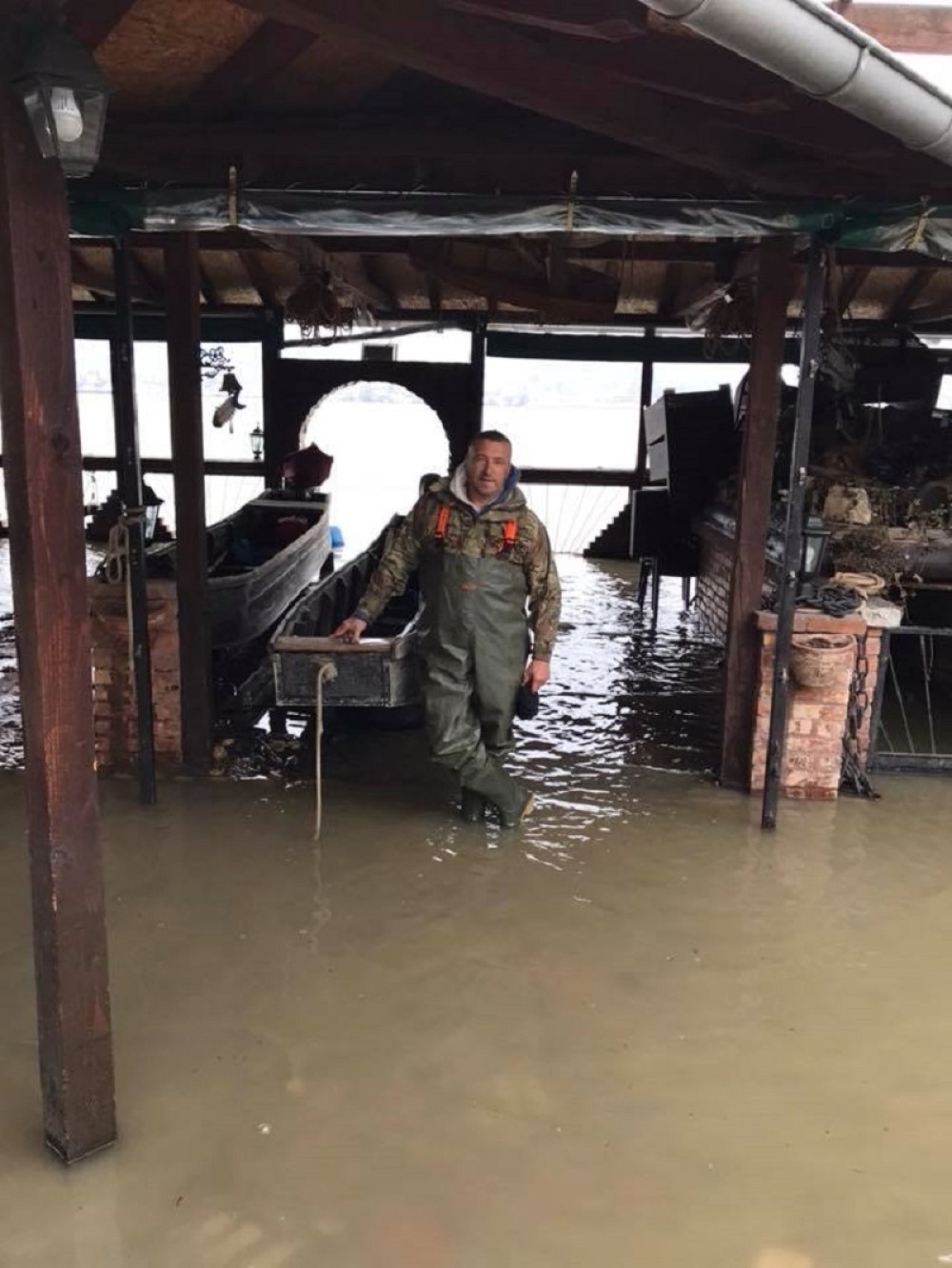 Deo restorana čuvenog beogradskog heroja pod vodom!