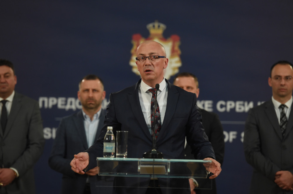 USVOJENA DEKLARACIJA NA VANREDNOJ SEDNICI Kosovski Srbi prekidaju komunikaciju sa vlastima iz Prištine! Rakić, Todić i Vulović podneli ostavke!