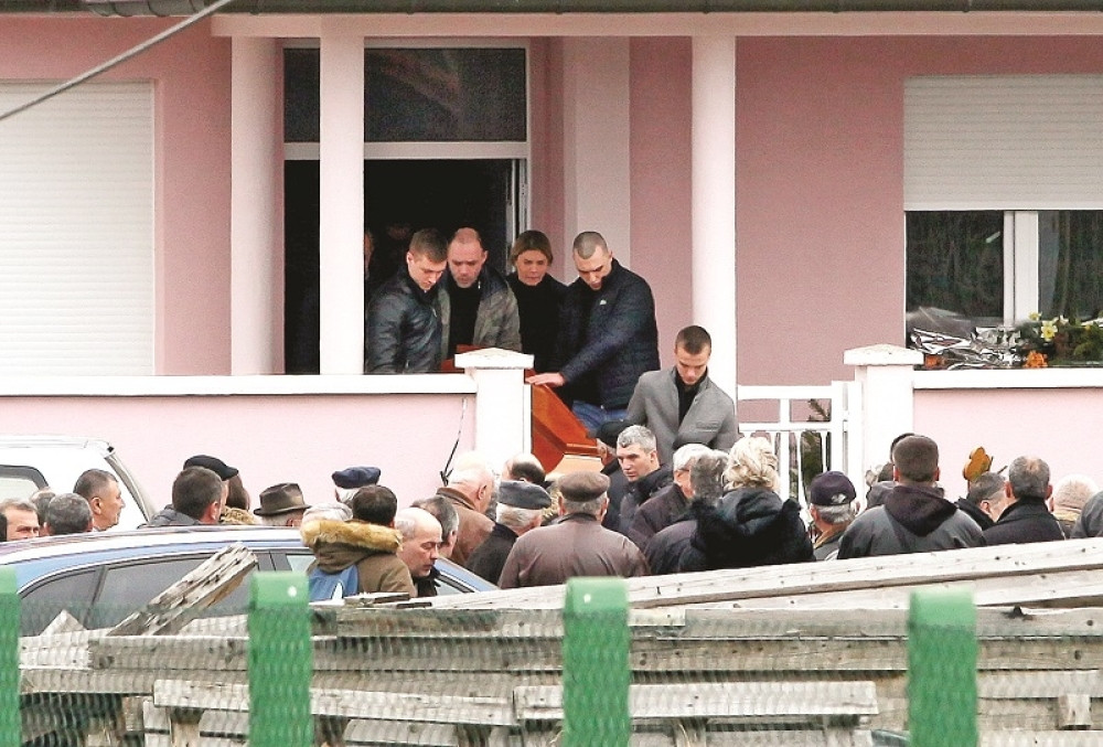 Joca Amsterdam ipak tati zapalio sveću