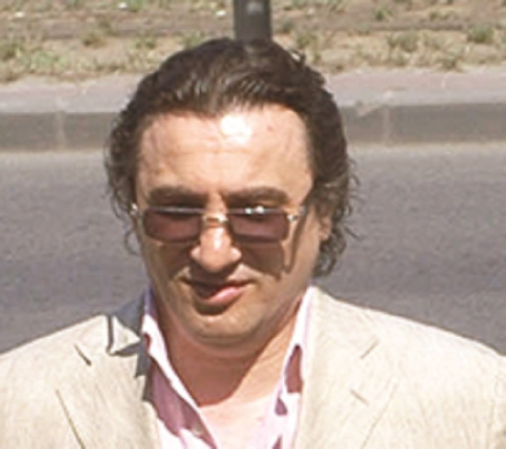 JOCA AMSTERDAM sproveden u sud u panciru i sa fantomkom na glavi, traži milione odštete o Srbije!