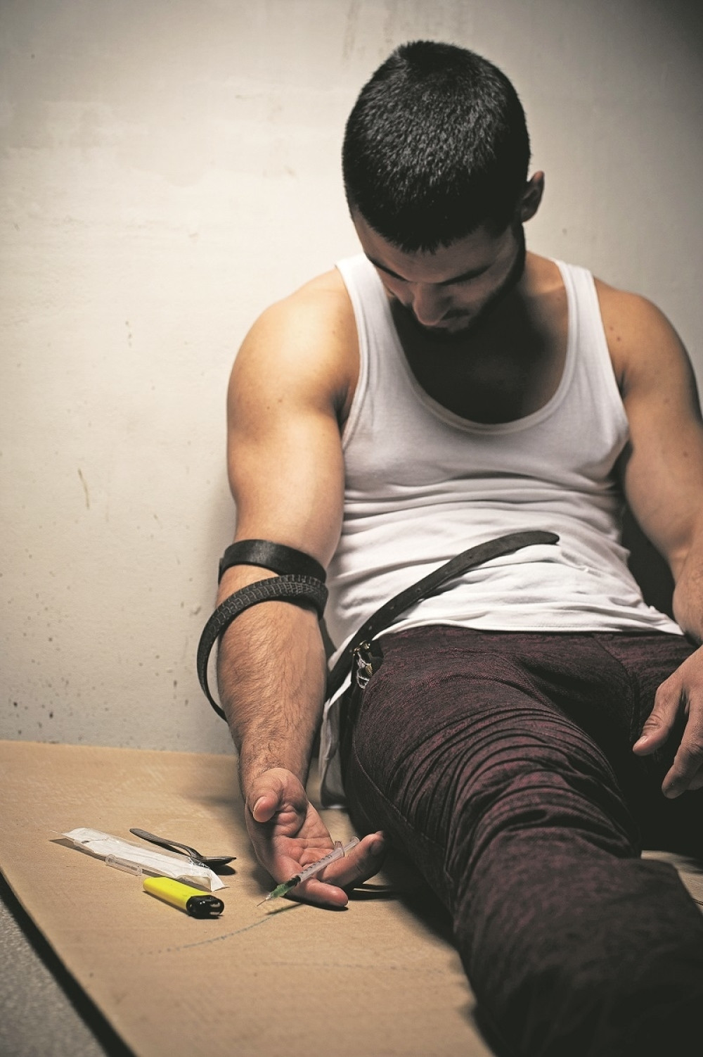 Mladić umro na gej orgijama, predozirao se u dečkovom krevetu?!