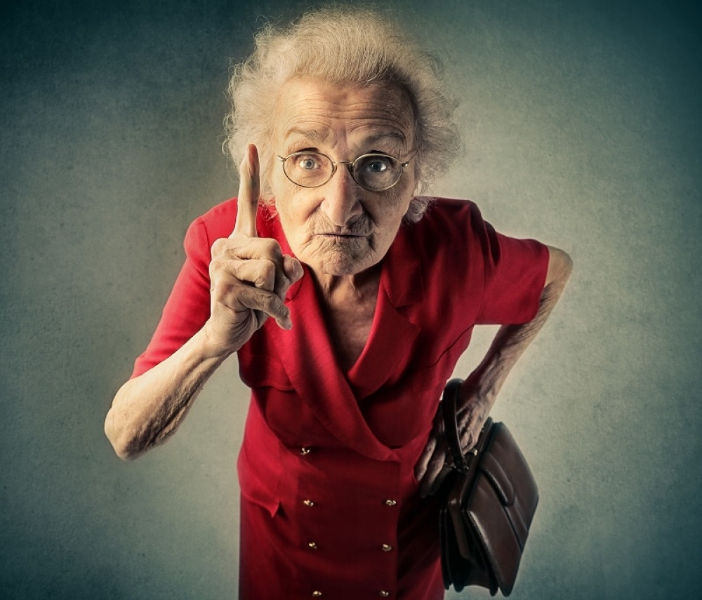 Baba dozivala u pomoć dok se sin brčkao u bazenu!