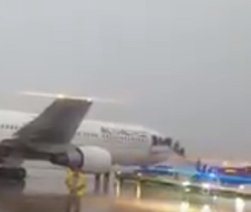 Avioni se zakucali jedan u drugog na pisti (VIDEO)