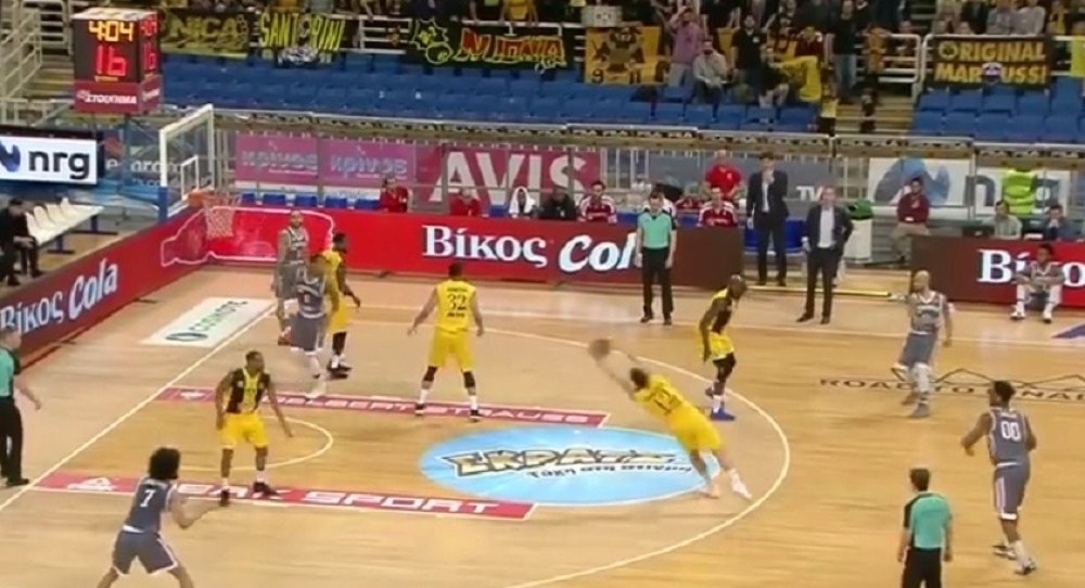 Ovakvu golmansku odbranu košarkaša još niste videli!