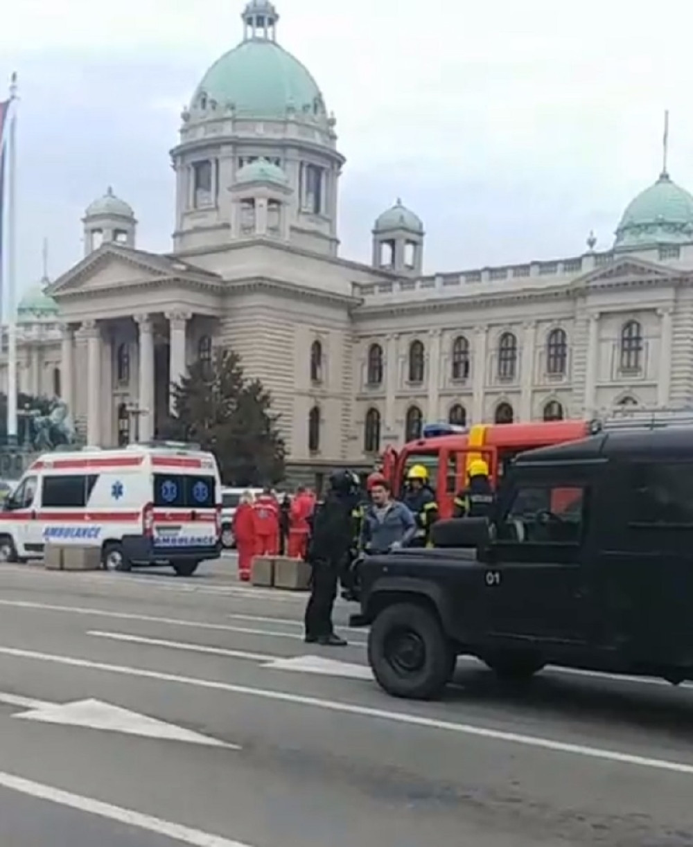 Detalji drame ispred Narodne Skupštine