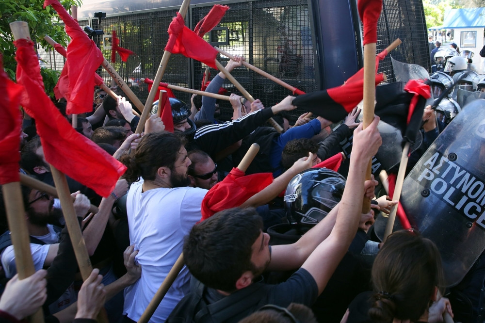 Studenti i profesori se sukobili sa policijom