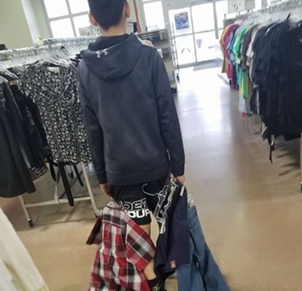 Dečak (13) ismevao decu koja nose jeftinu garderobu, pa od majke dobio lekciju!