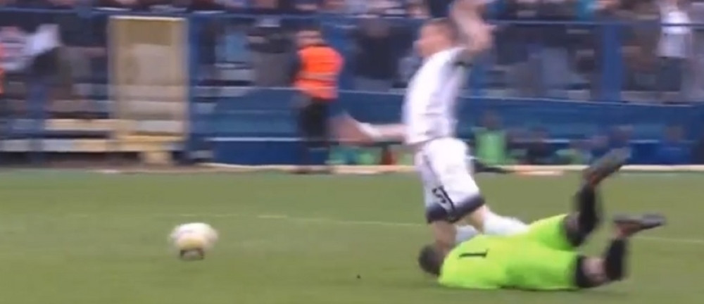 Ožegović dobio penal, a povredio golmana Bačke?!