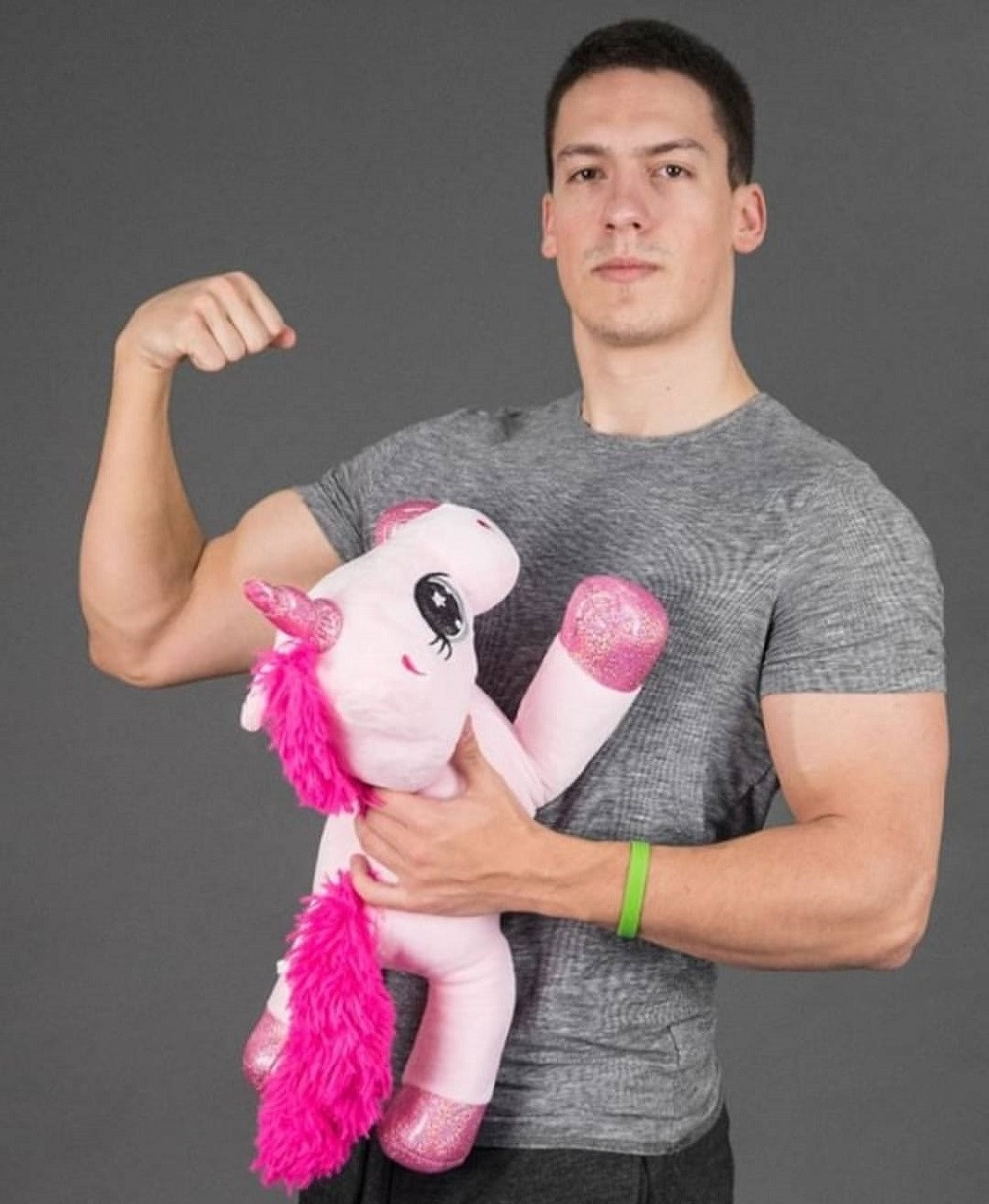 Srpska internet zvezda dala 170.000 za sportiste Crvene zvezde da učestvuju na Evropskom prvenstvu! (VIDEO)