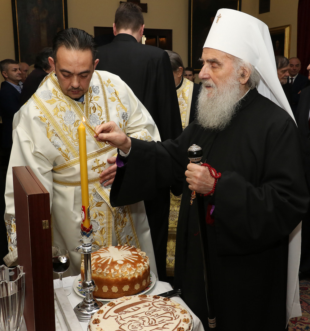 Irinej: Molim Gospoda da pomogne Vučiću u pravednoj i teškoj borbi!