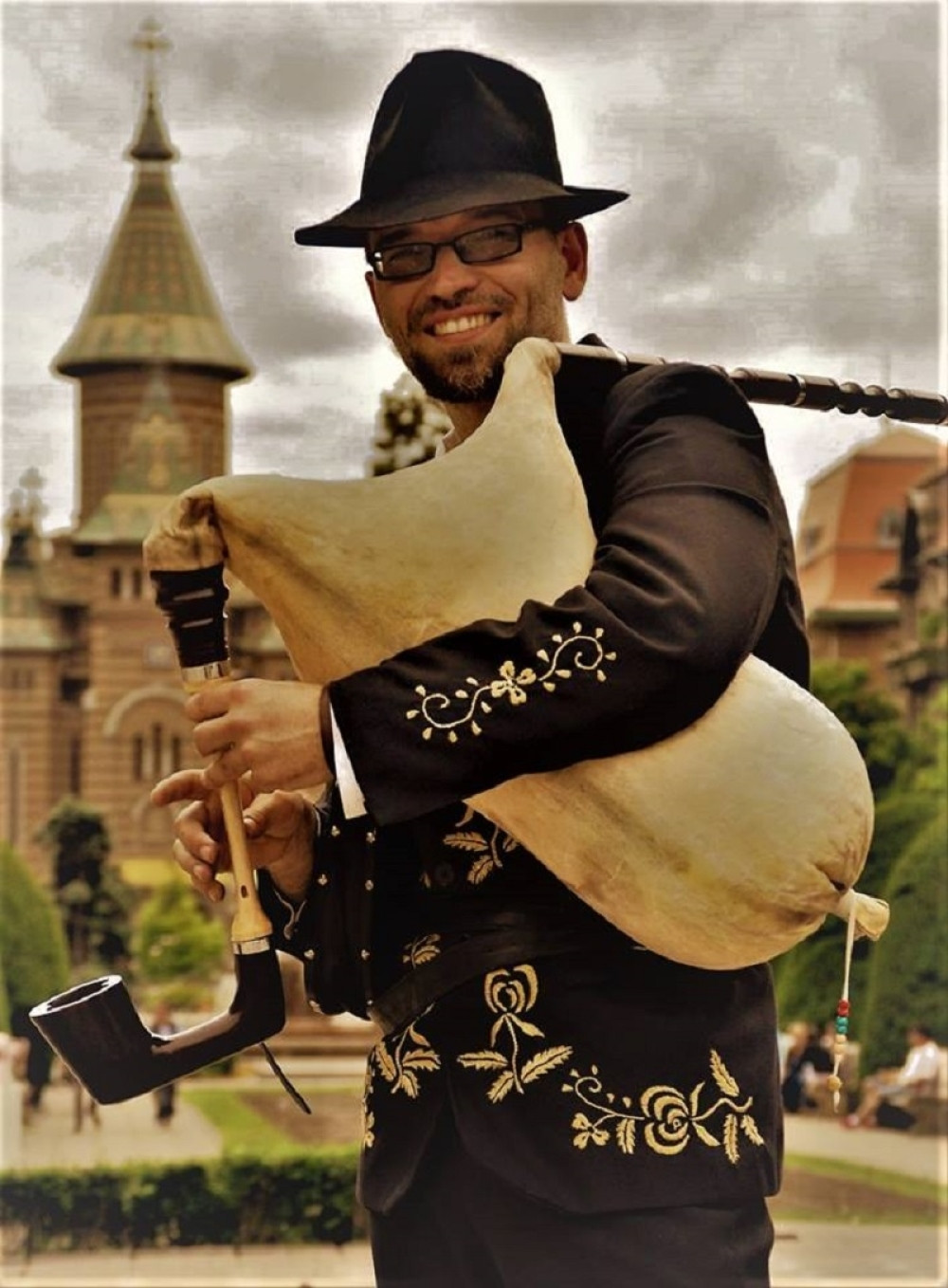 Milan s gajdama obišao pola zemaljske kugle