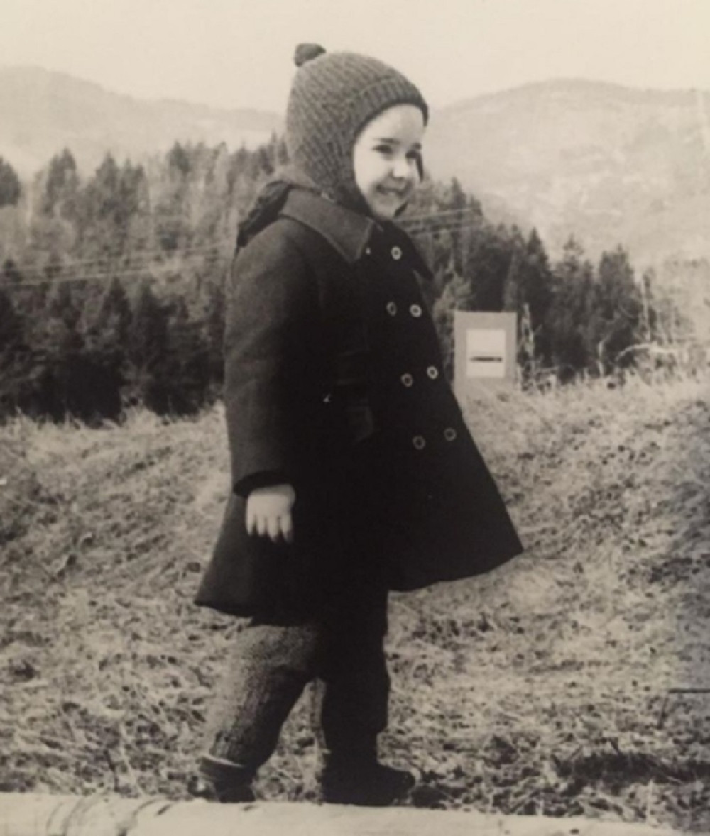 Prepoznajete li našu pevačicu sa slike? (FOTO)