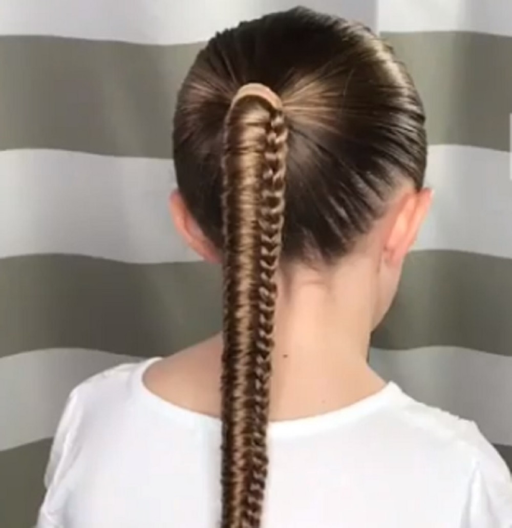 Napravite savršenu letnju frizuru za nekoliko minuta! (VIDEO)