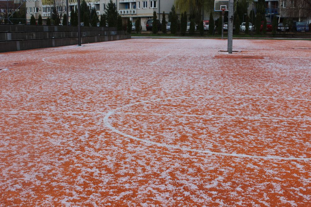 Grad pogodio Niš, ulicama tekli potoci (FOTO)