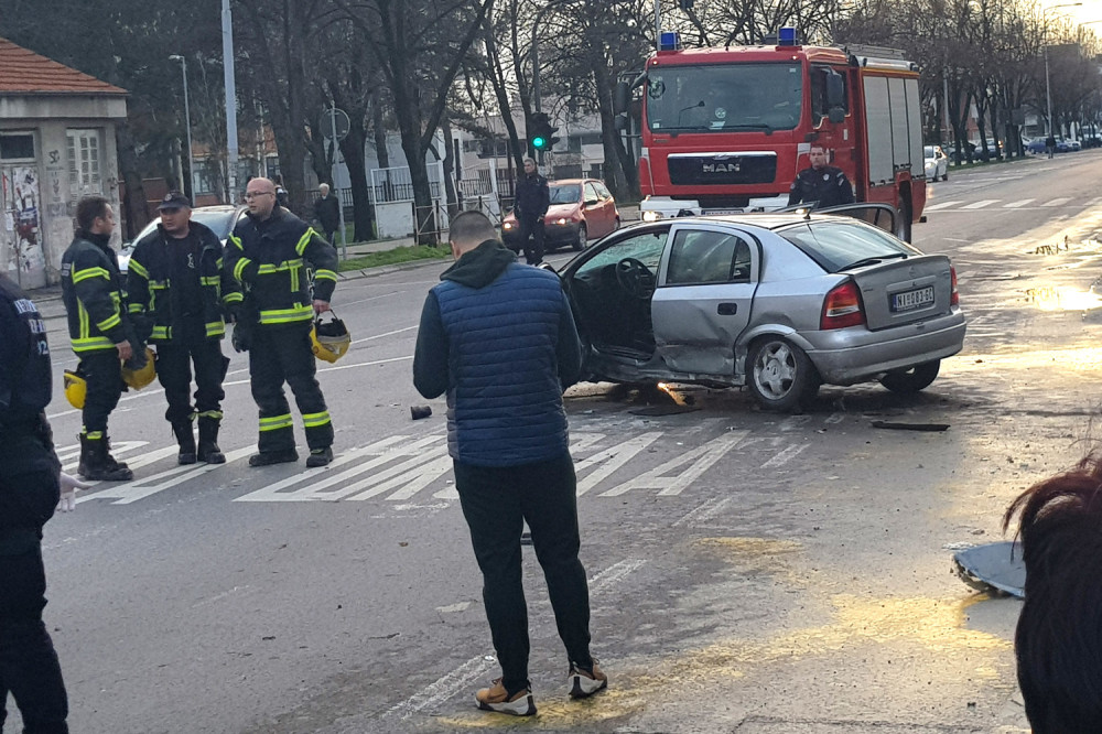 Povređene dve devojke, maloletnica hitno prebačena u Niš