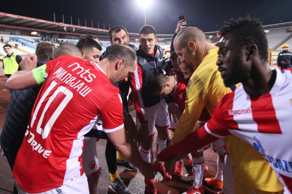 Zvezda časti navijače pred početak plej-ofa