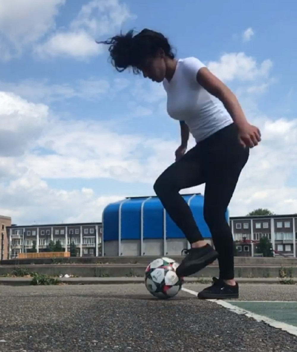 Ona radi s loptom ono što ni Mesi ne bi mogao (VIDEO)