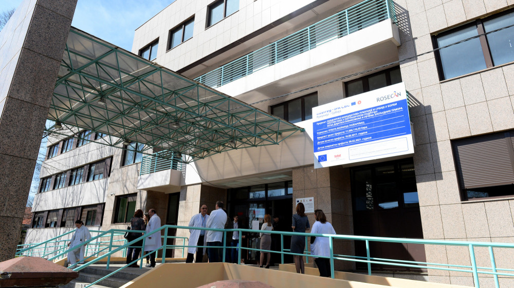 Srpskim lekarima veće zarade, više para imaće i ova zanimanja, a od 1. januara uvodi se još jedna novina za plate!