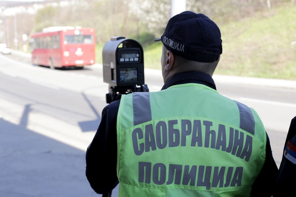 BMW divljao na autoputu sa 250km/h, a onda gorko zažalio