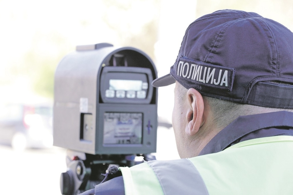 Policija zaustavila vozača koji je vozio čak 203,1 kilometara na čas