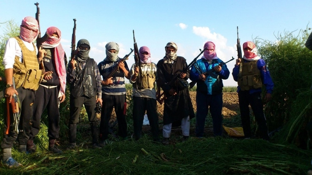 U selu niču kuće ko pečurke, bradati islamisti ni sa kim neće kontakt, a svi su IZUZETNO OPASNI!