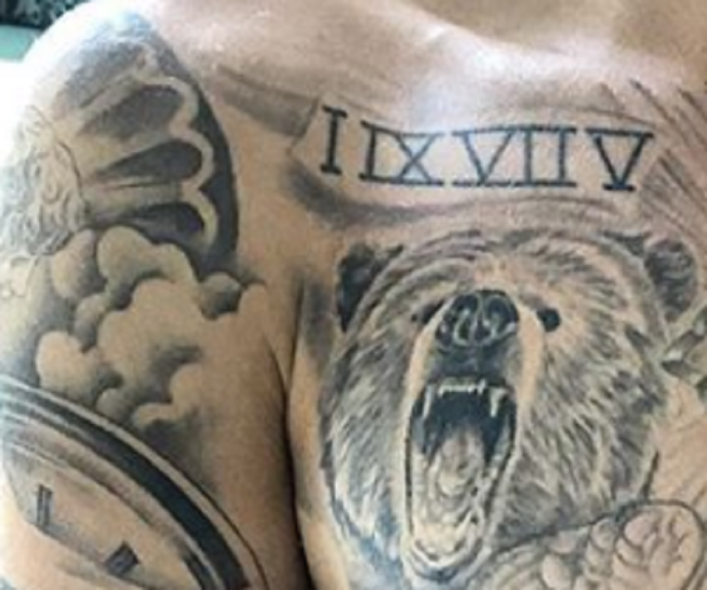 Ovako izgleda pevačevo telo nakon 100 sati tetoviranja (FOTO)