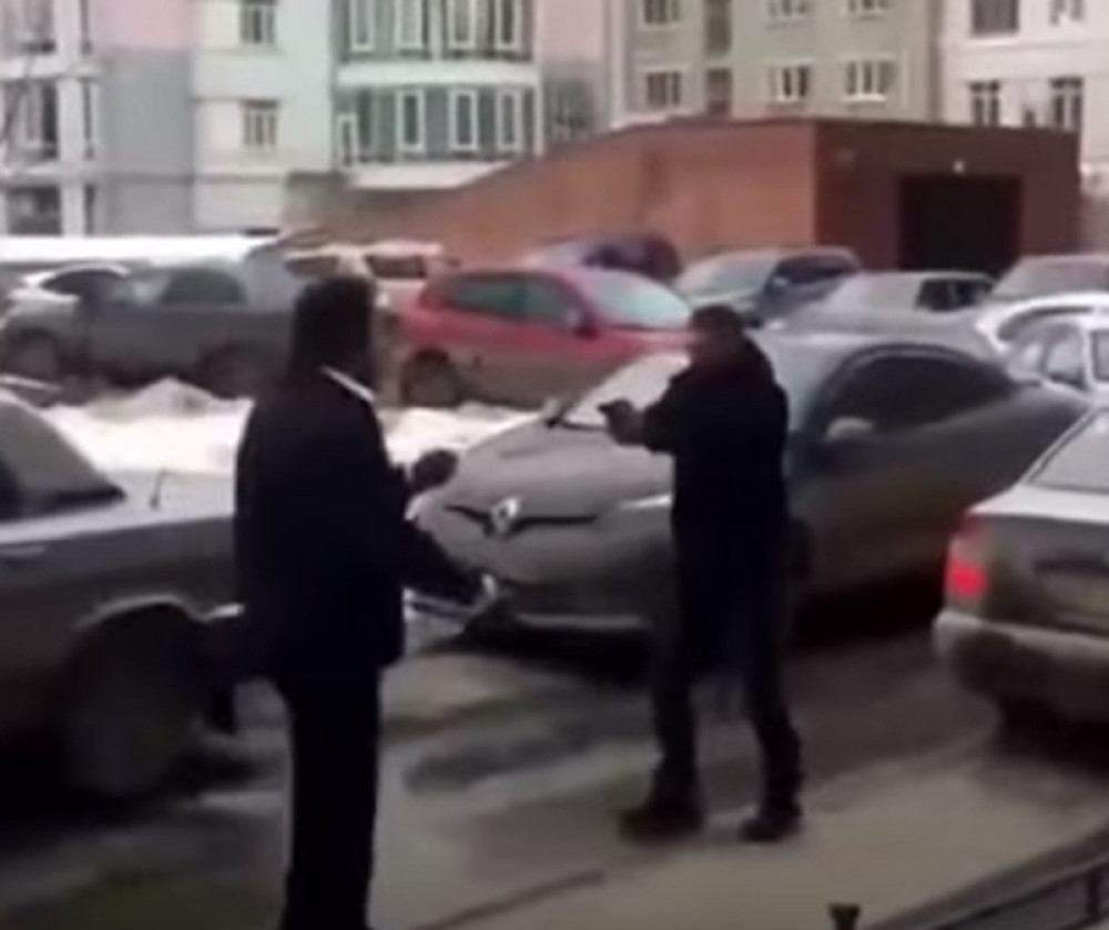 Ludi Rus prebio napadača koji je pucao u njega