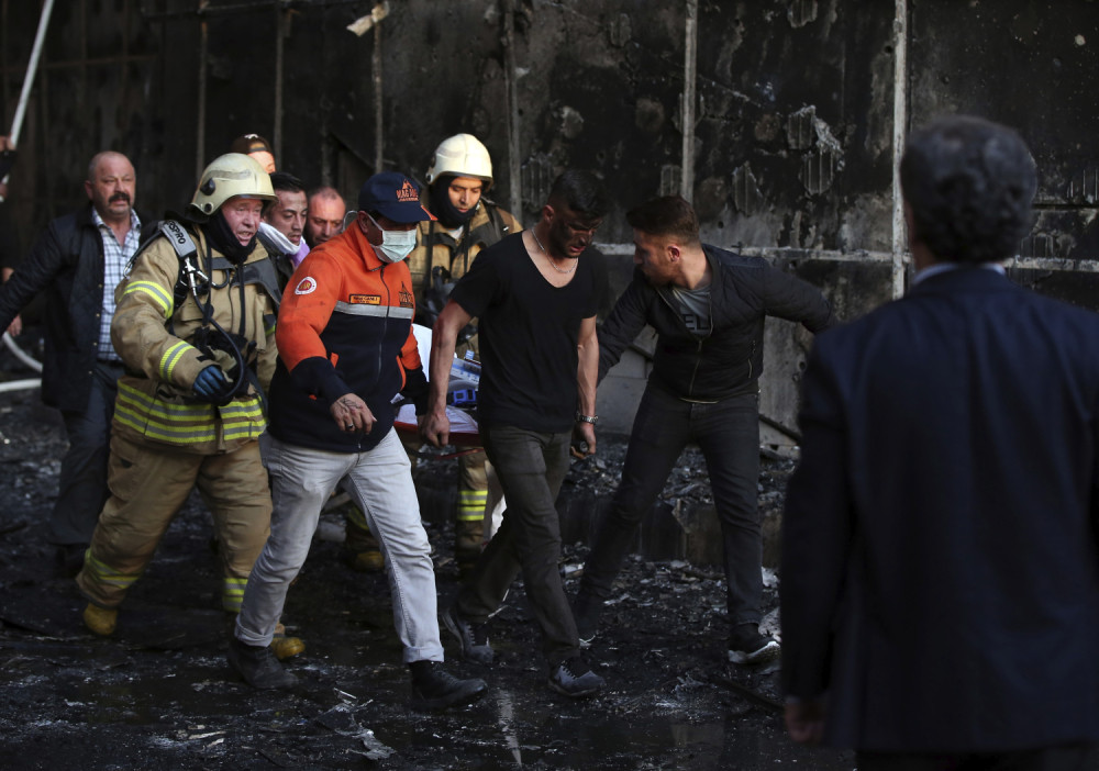 Plamen guta bolnicu, u toku evakuacija pacijenata (VIDEO)
